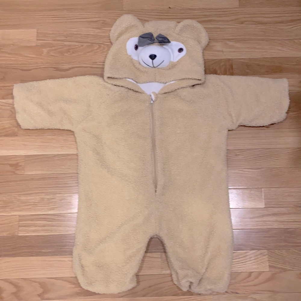 Baby’s little teddy bear costume